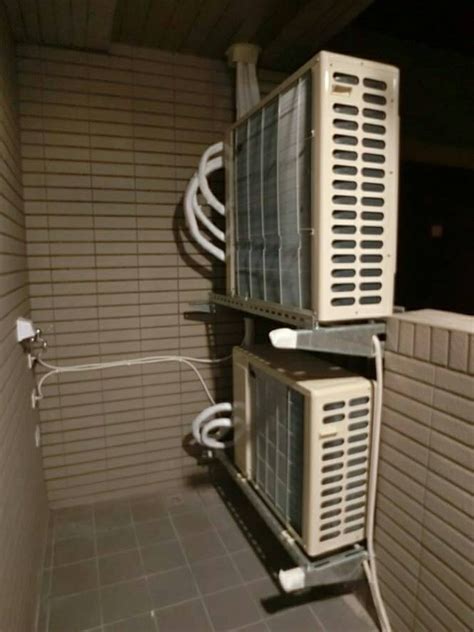 冷氣室外機裝陽台 龜背芋畫